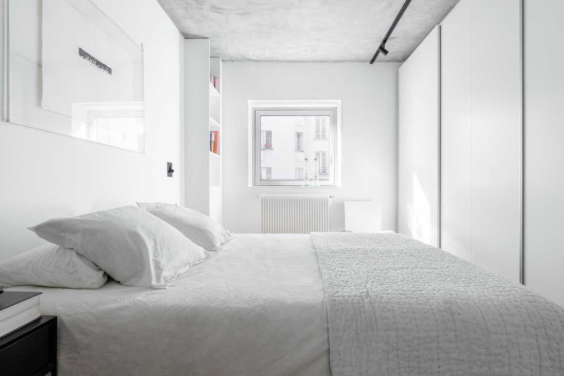 Chambre d'un appartement en triplex rénové en Alsace