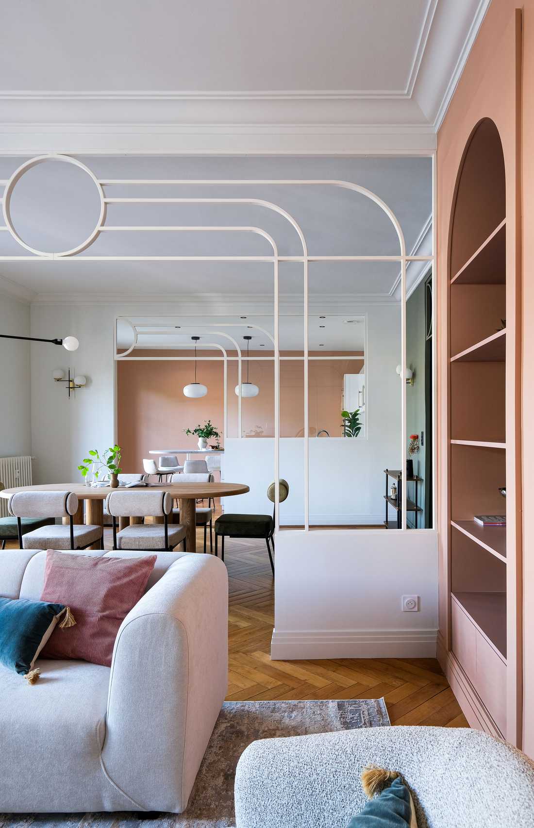 Un architecte d'intérieur à Strasbourg aménage la pièce de vie d'un appartement ancien