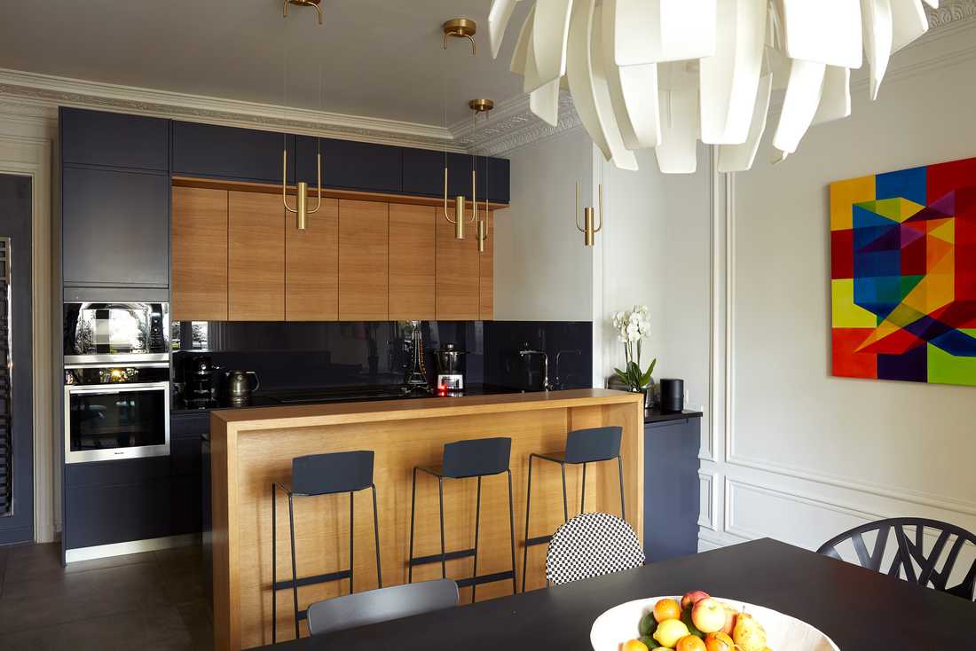 Cuisine américaine d'un appartement haussmannien aménagé par un architecte à Strasbourg