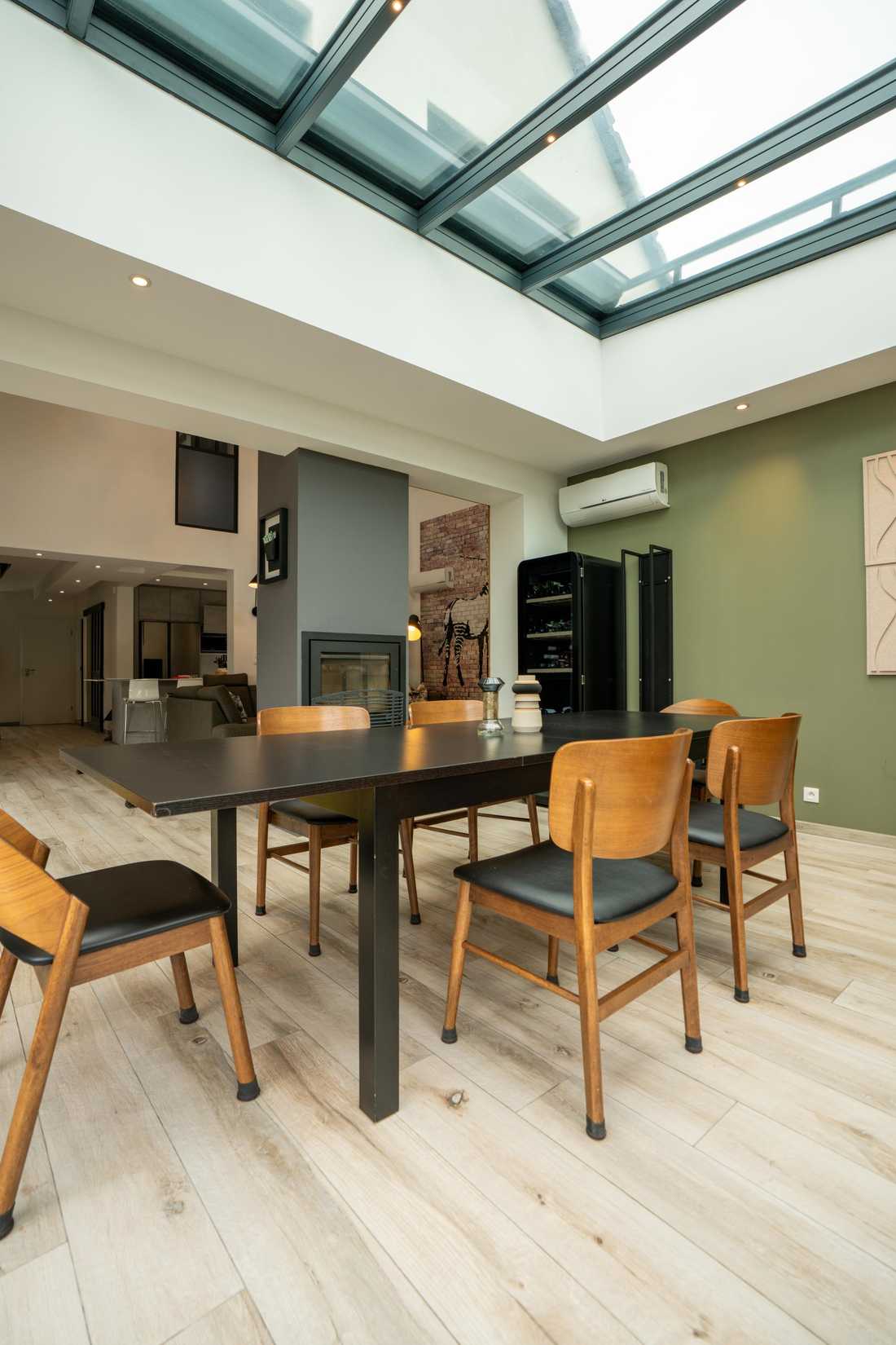 Mobilier AMPM dans une salle à manger