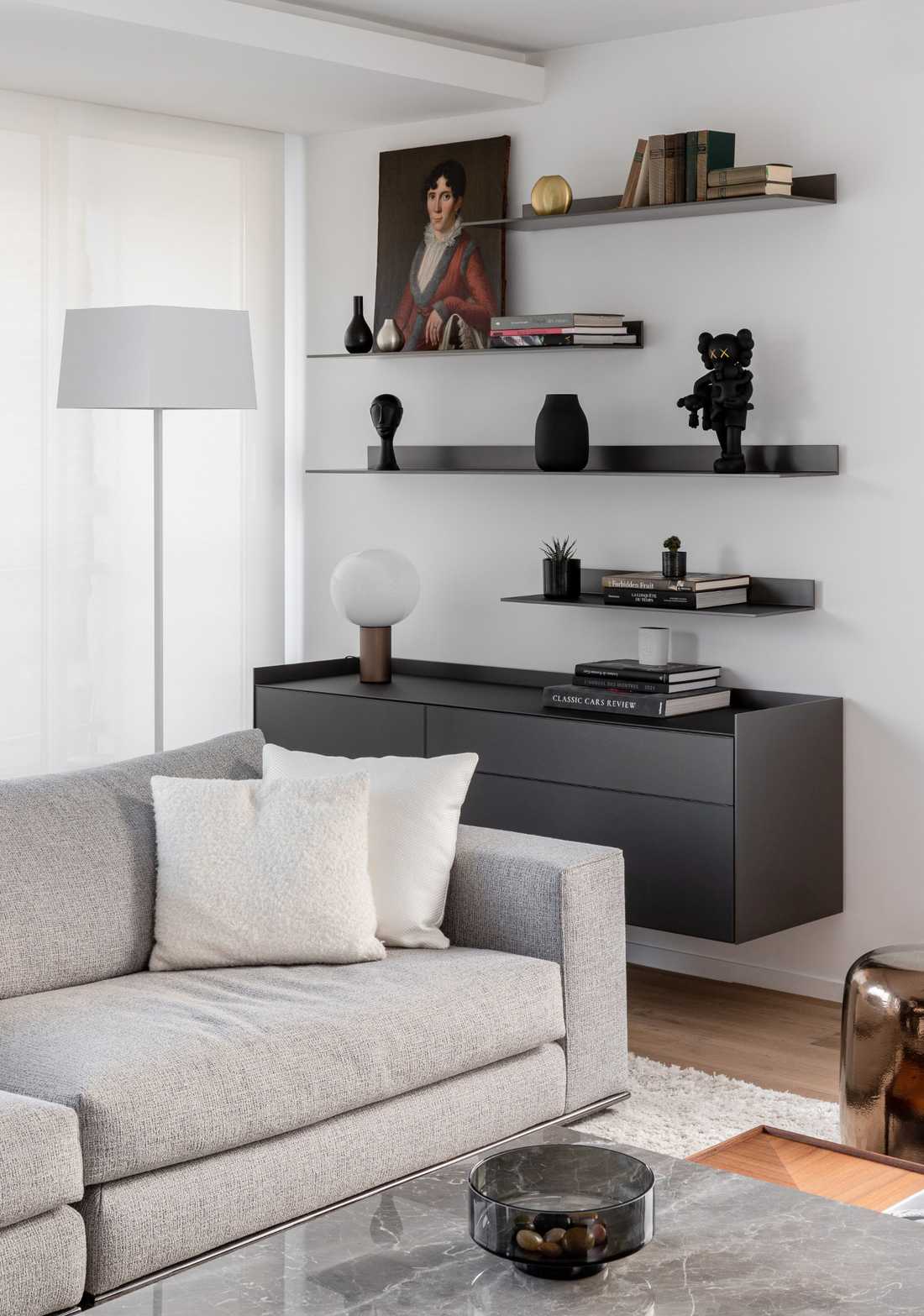 Canapé Minotti dans le salon d'un appartement rénové par un architecte d'intérieur dans le Bas-Rhin
