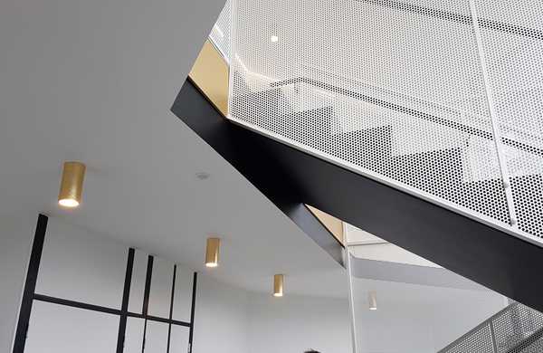 Aménagement du lobby d'un bâtiment de bureaux par un architecte à Strasbourg