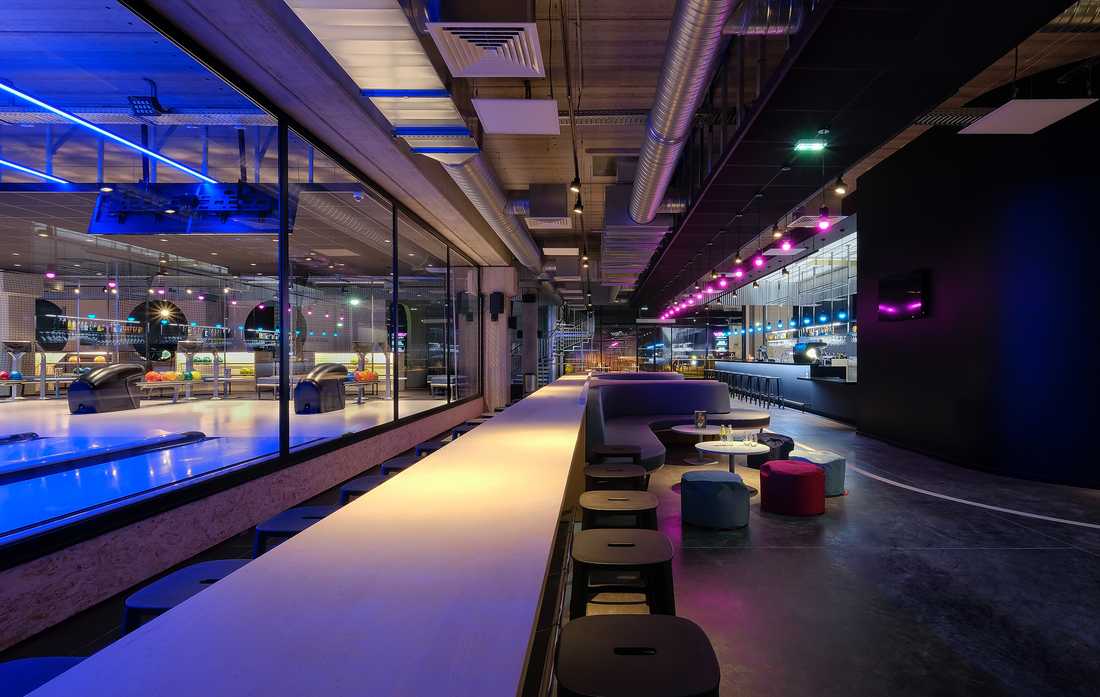 Restaurant - bar d'un bowling aménagé par un architecte dans le Bas-Rhin