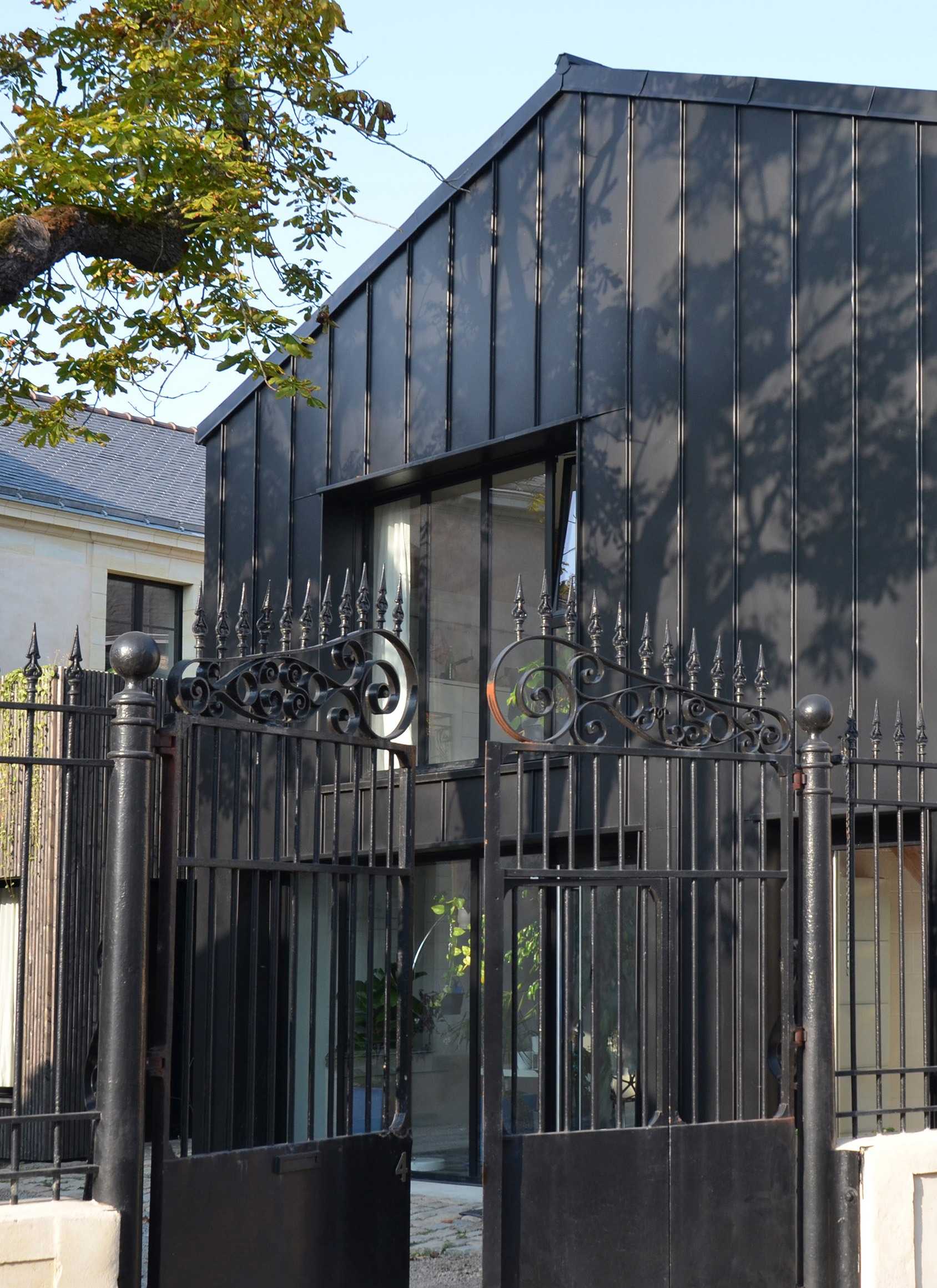 Contemporary extension of an old house by an architect in Alsace