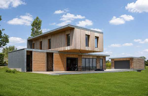 Réalisation d'une maison individuelle contemporaine avec bois et béton dans un esprit Loft par un architecte à Strasbourg.