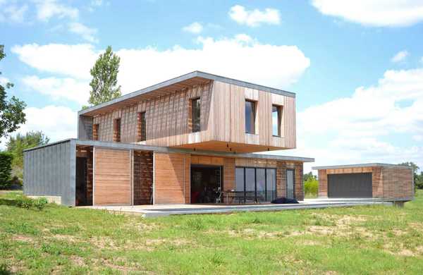 Réalisation d'une maison individuelle contemporaine avec bois et béton dans un esprit Loft par un architecte à Strasbourg.