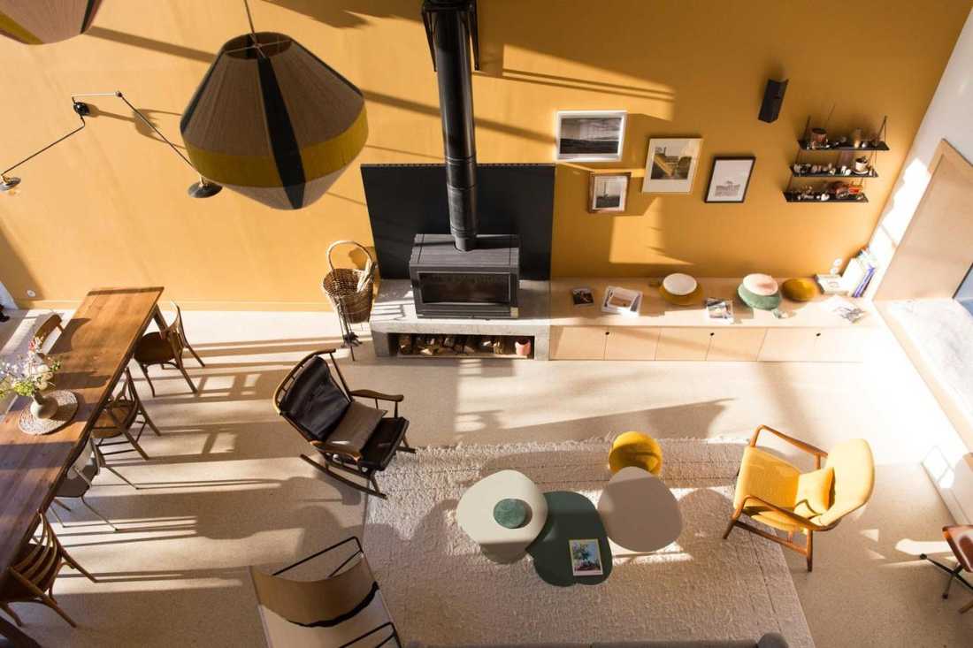 Transformation grange en maison d'hôtes - séjour avec cheminée