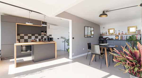 Avant-après de l'aménagement et la modernisation d'un appartement en duplex avec terrasse par un architecte d'intérieur à Strasbourg.