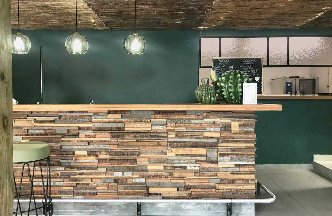 Bar d'un restaurant caribéen design à Strasbourg